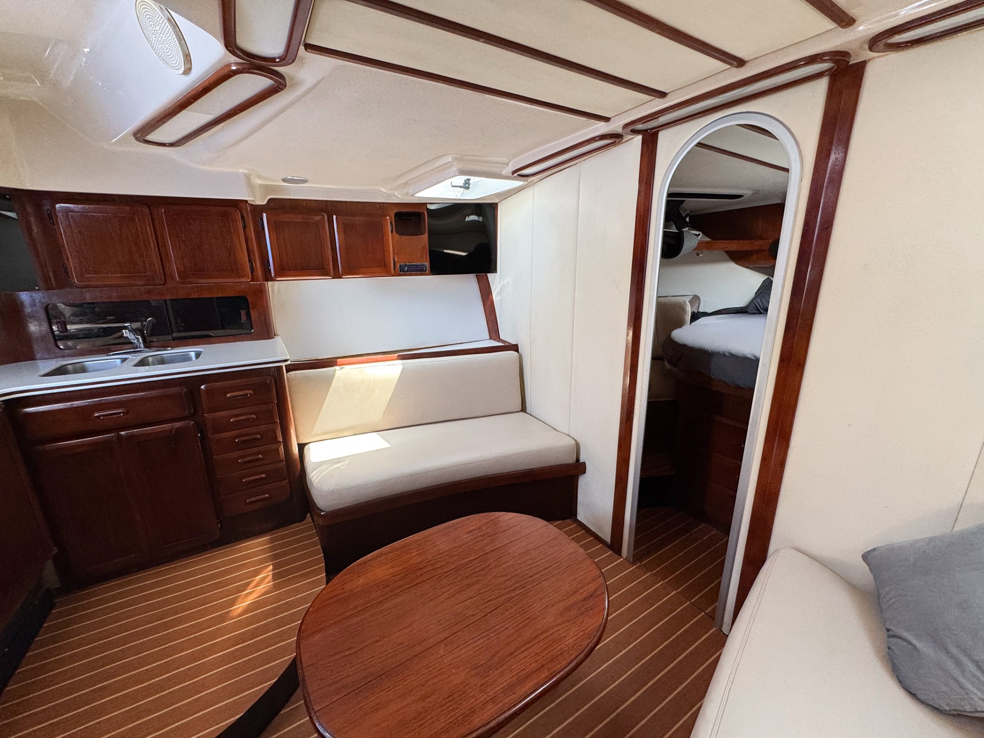 Yacht Photo 37